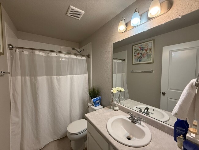 Foto del edificio - 4 Bed 3 Bath Home Minutes Away from Ft. Carson, Peterson SFB , & Schriever SFB!!