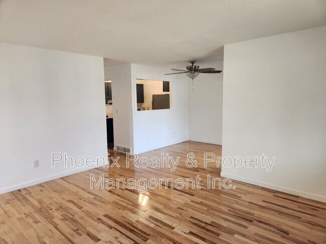 Foto del edificio - 1400 Bacchus Dr