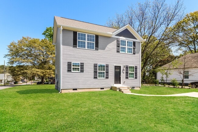 Building Photo - 1020 N Oakwood St