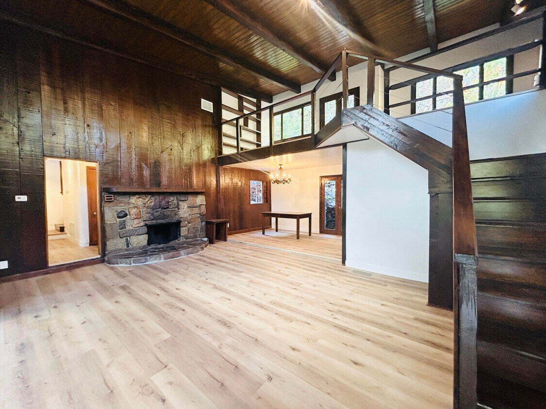Primary Photo - 8055 Willow Glen Rd