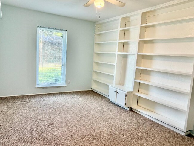 Foto del edificio - 4836 Brandenburg Ln