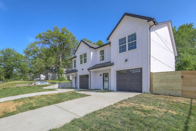 Building Photo - 427 W Linden Ave