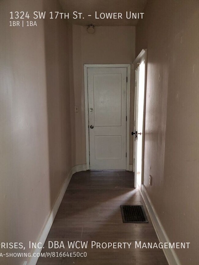 Foto del edificio - 1324 SW 17th St