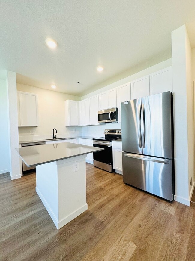 Building Photo - Gorgeous 2024 Townhouse 2 bed/ 2.5 bath  Near Johnstown YMCA