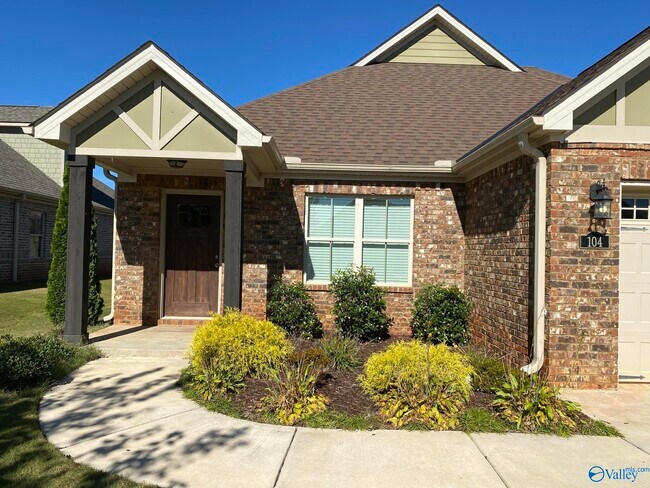 Building Photo - 104 Kinglet Wy