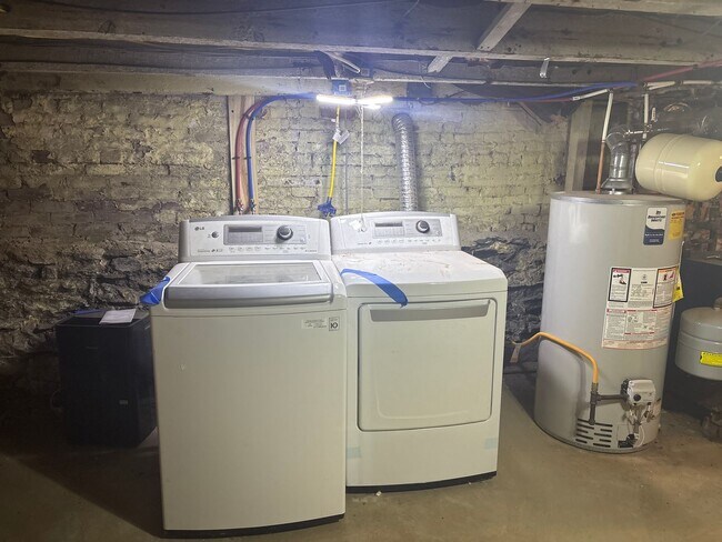 Foto del edificio - 3-4 Bedroom House Near Albemarle Park-York City SD