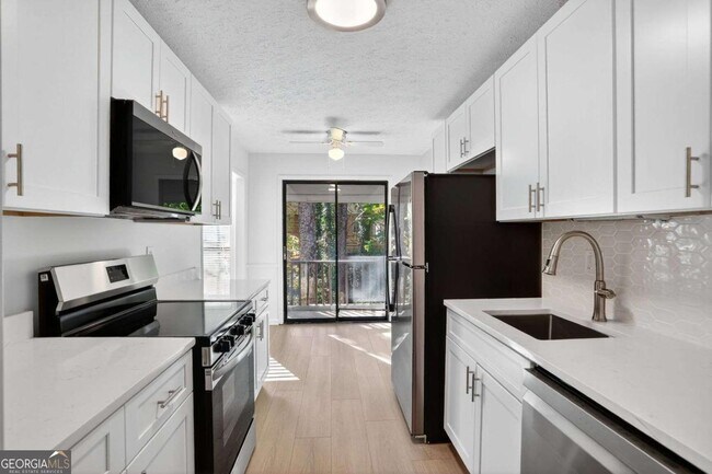 Foto del edificio - 8740 Roswell Rd