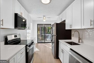 Building Photo - 8740 Roswell Rd