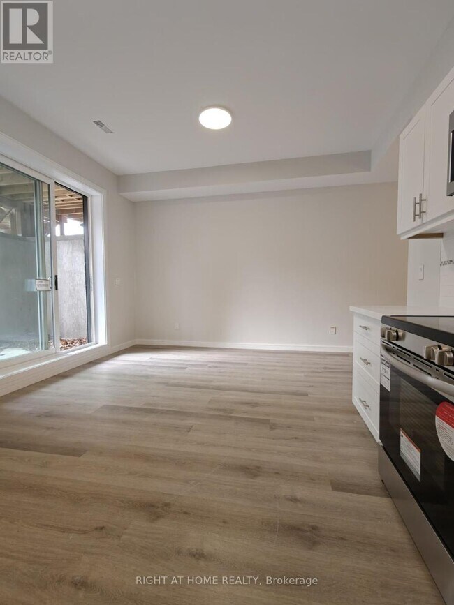 Photo du bâtiment - 3515 St Clair Ave E