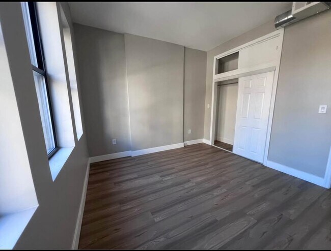 Foto del edificio - 5704 Hudson Ave