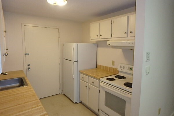 Building Photo - 1 Village Rock Ln