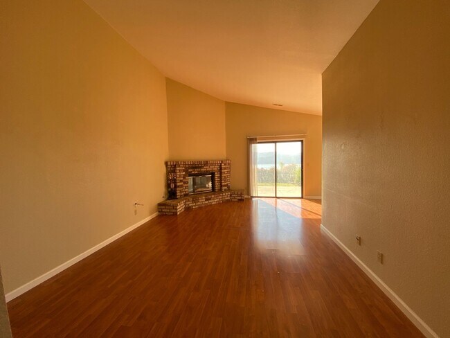 Foto del edificio - Single Story Beautiful Bay View Home
