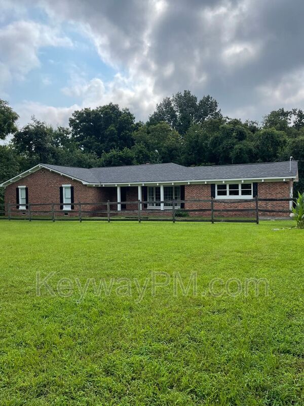 Building Photo - 2819 Knob Hill Farm Rd