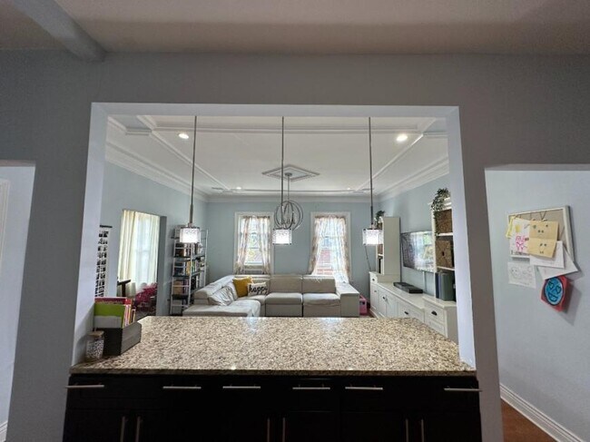Foto del edificio - 4 bedroom in BROOKLYN NY 11218