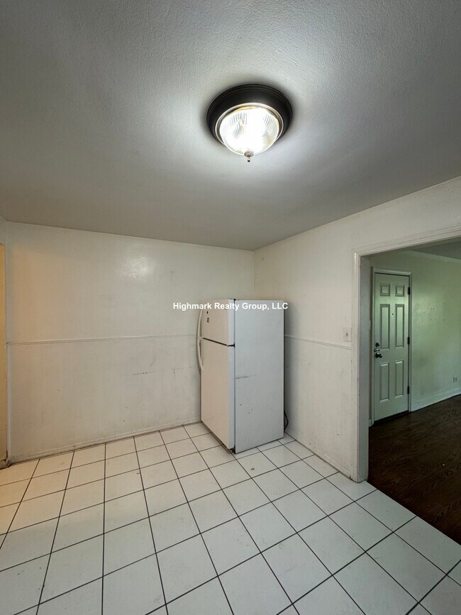 Foto del edificio - 8242 Kilpatrick Ave