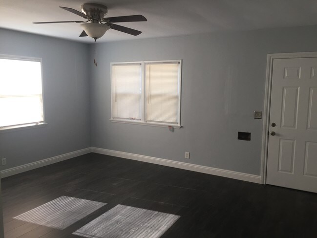 Living Room - 932 W Highland St