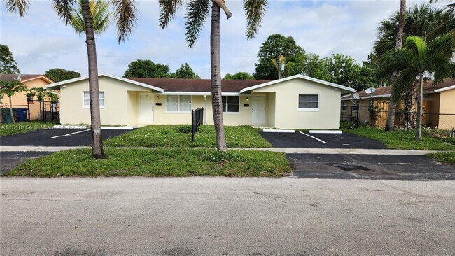 Foto del edificio - 5319 NW 18th Ct