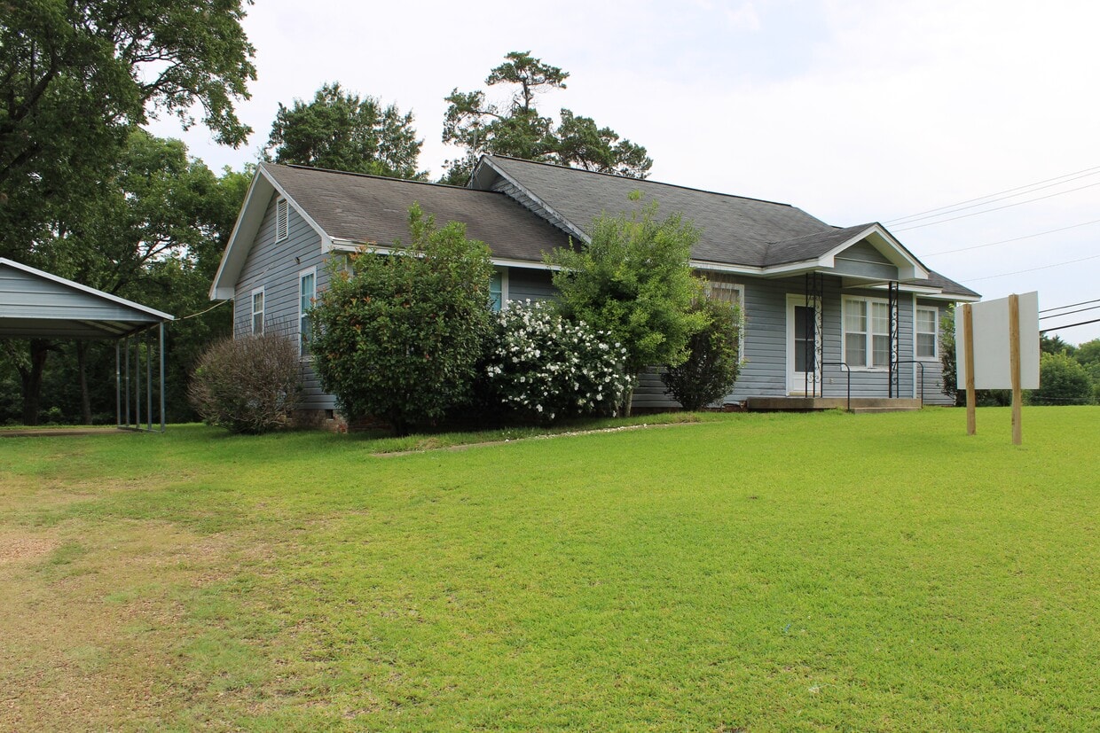 600 Dr Martin Luther King Jr Dr W, Starkville, MS 39759 House Rental