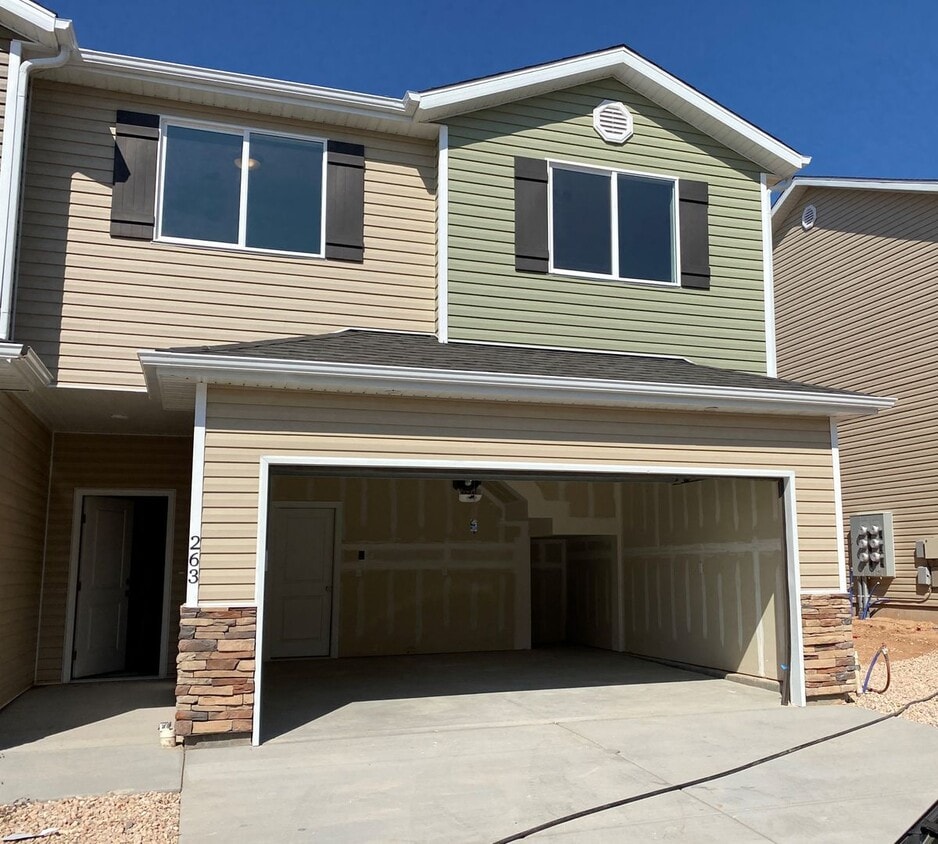 Primary Photo - 3 Bed 2 1/2 Bath Townhome