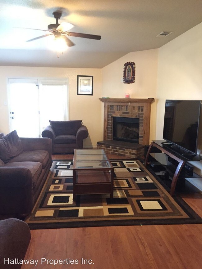 Building Photo - 400 E Little Dipper