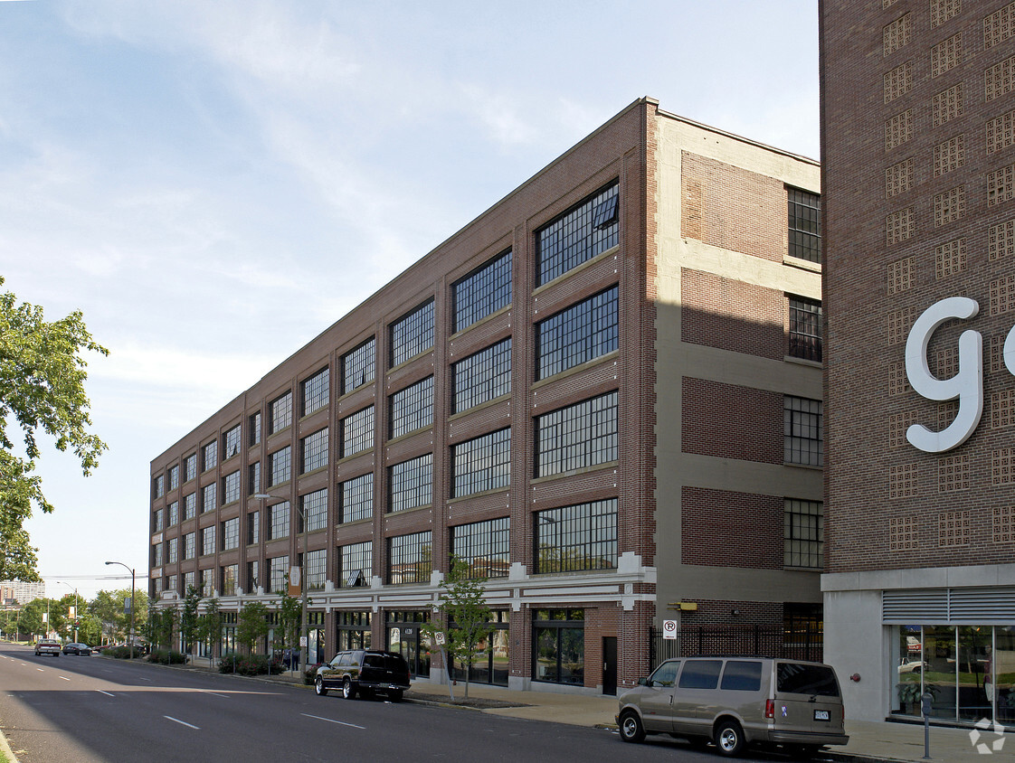 Primary Photo - West End Lofts