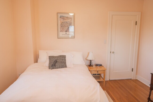 Foto del edificio - 330 N 73rd St