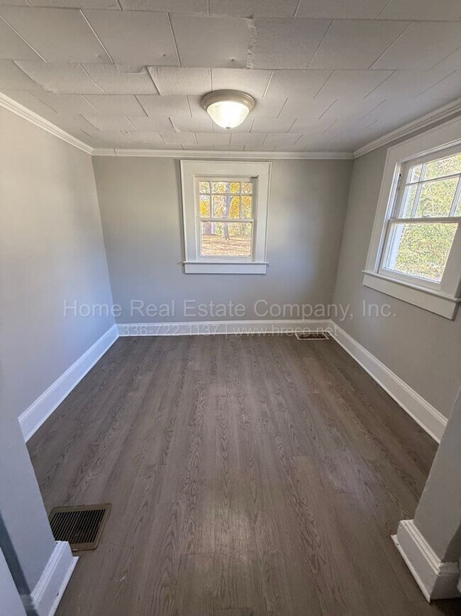 Foto del edificio - 4440 Lane St