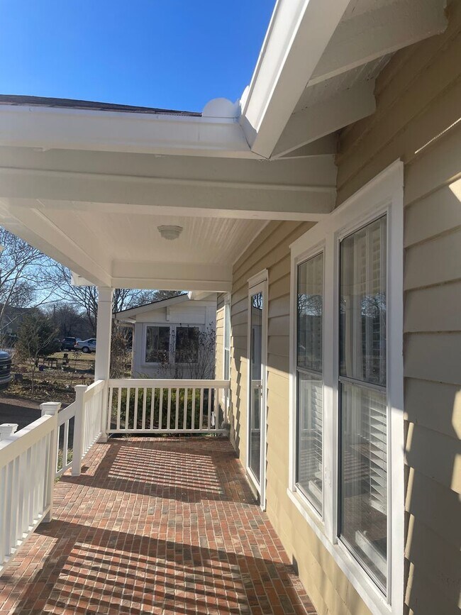 Building Photo - Historic Home 3BR / 2BA Detached Garage, W...
