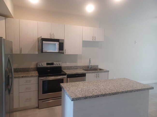Foto del edificio - 3313 SW 8th Pl