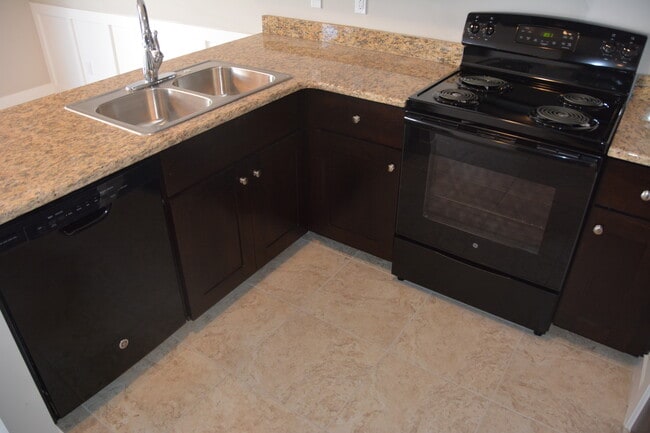 Kitchen - 6419 Windemere Ln