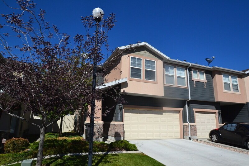 Primary Photo - 89 E Calbourne Ln