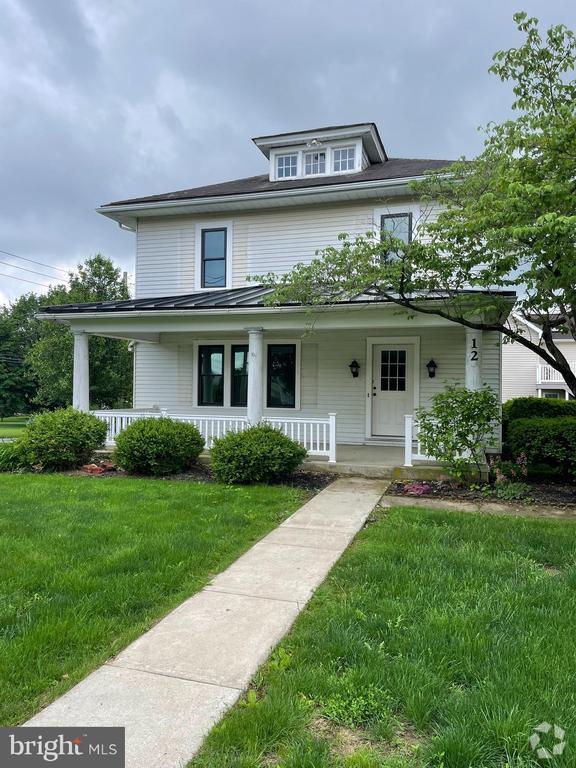 Building Photo - 12 N Kinzer Rd