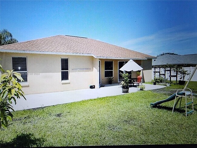 Foto del edificio - 4245 Settlers Ct