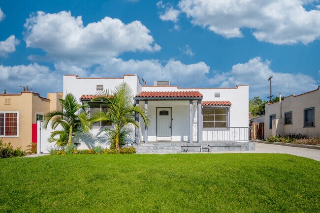 Foto del edificio - 525 W Wilson Ave
