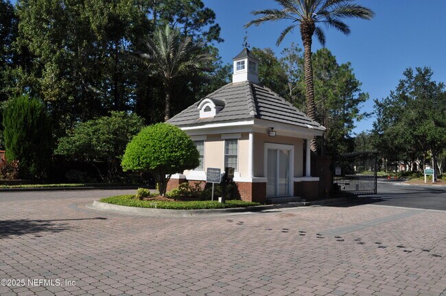 Foto del edificio - 13810 Sutton Park Dr N