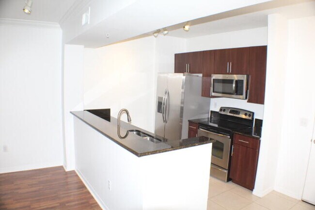 Foto del edificio - 4907 Midtown Ln