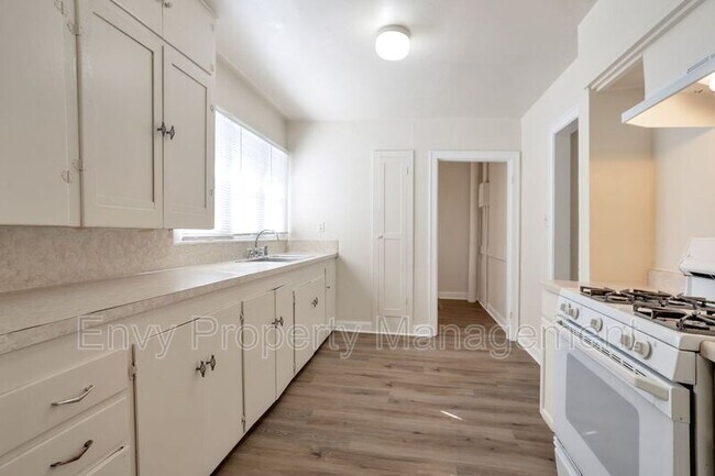Foto del edificio - 2653 Quincy Ave