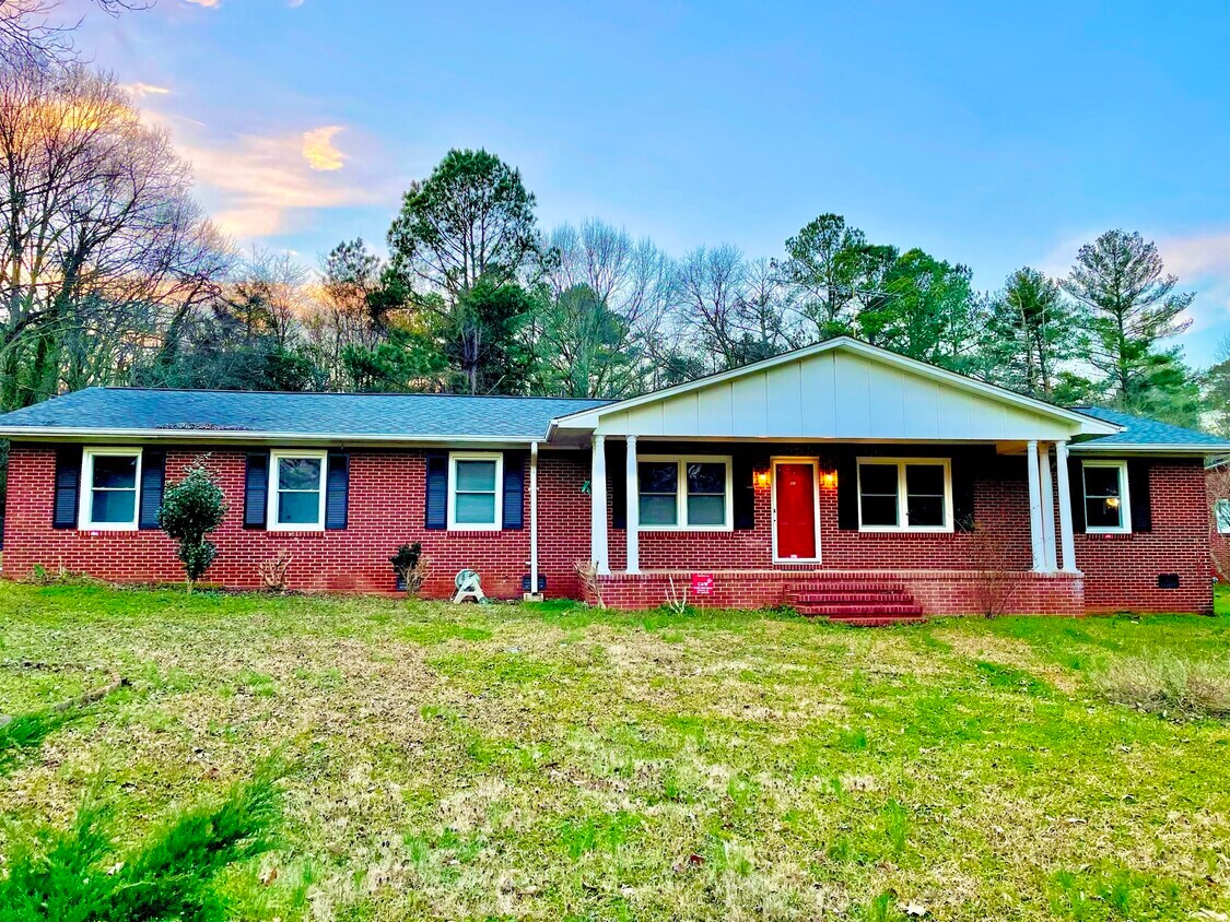 601 Wildwood Dr, Anderson, SC 29621 House for Rent in Anderson, SC