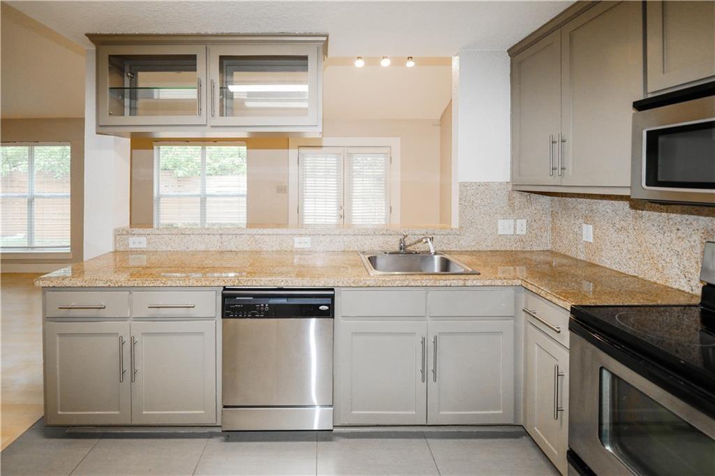 Foto principal - 1302 Danbury Square