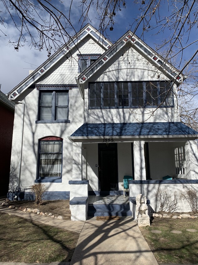 2 bedroom 1 bath upstairs apartment in a Victorian home - 1555 N Williams St