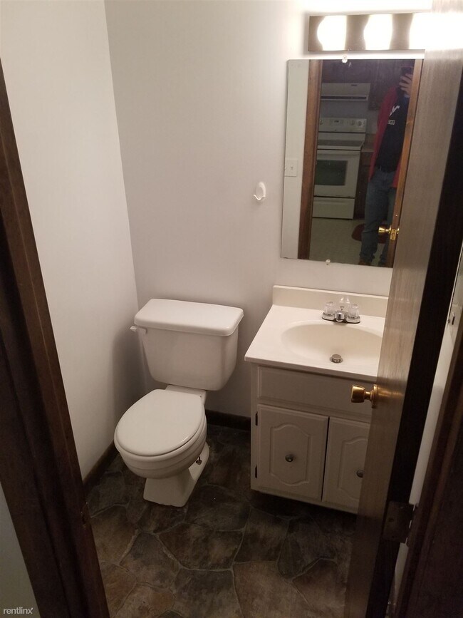 Building Photo - 2 br, 1.5 bath Townhome - 1208 Payne Avenue 3