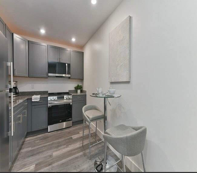 Foto del edificio - 585 Essex St