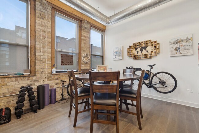 Foto del edificio - 1755 N Damen Ave