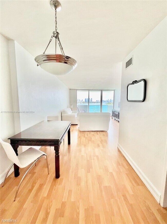Foto del edificio - 1 br, 1 bath Condo - 1200 West Ave Apt 904