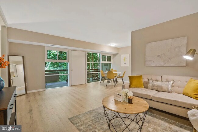 Foto del edificio - 7759 Donnybrook Ct