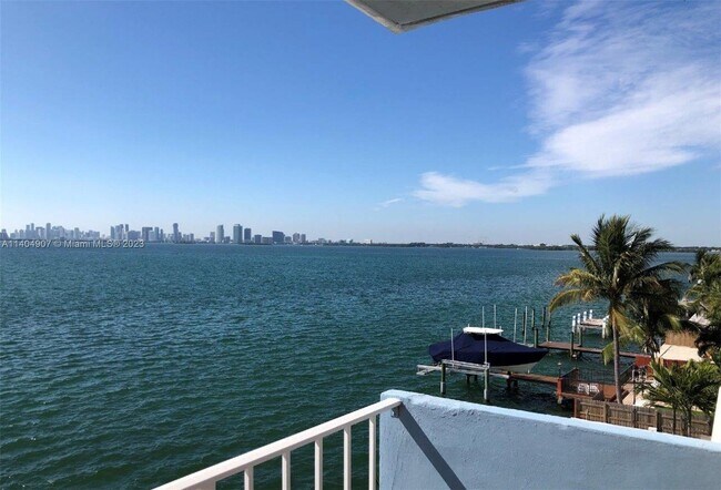 Foto del edificio - 1790 S Treasure Dr