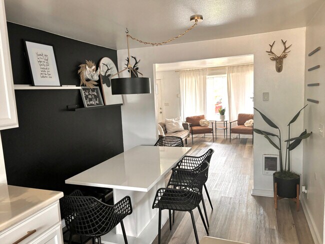 Foto del edificio - 4856 Daisy St