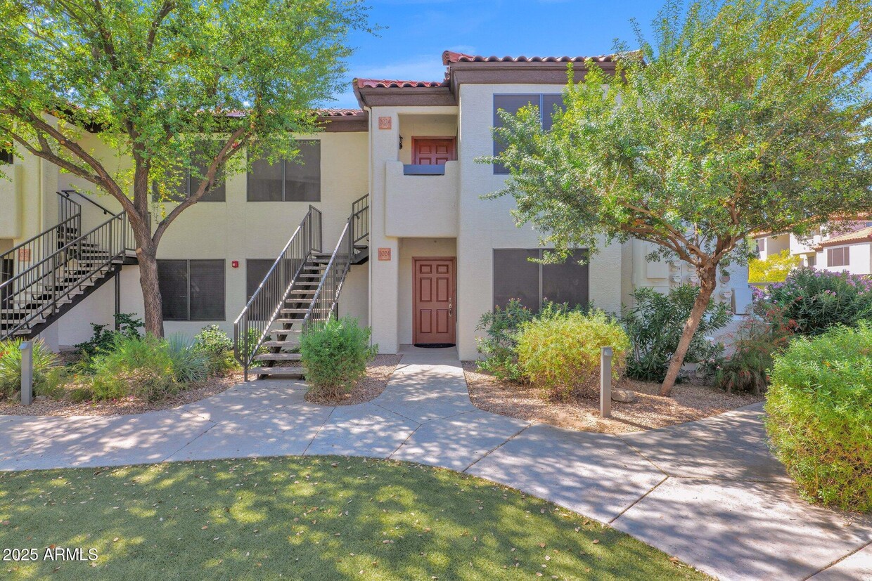 Primary Photo - 9990 N Scottsdale Rd