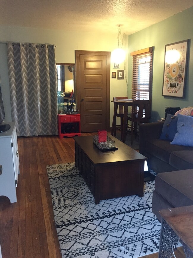 Building Photo - 1310 W 28th St