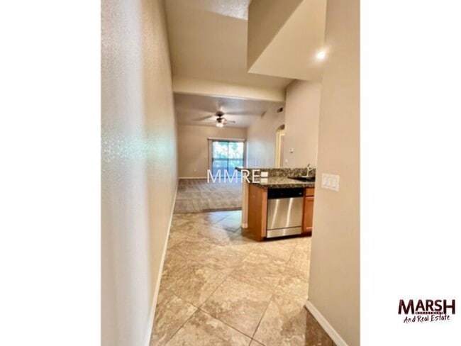 Building Photo - Very nice 2 bedroom condo in Chandler with...